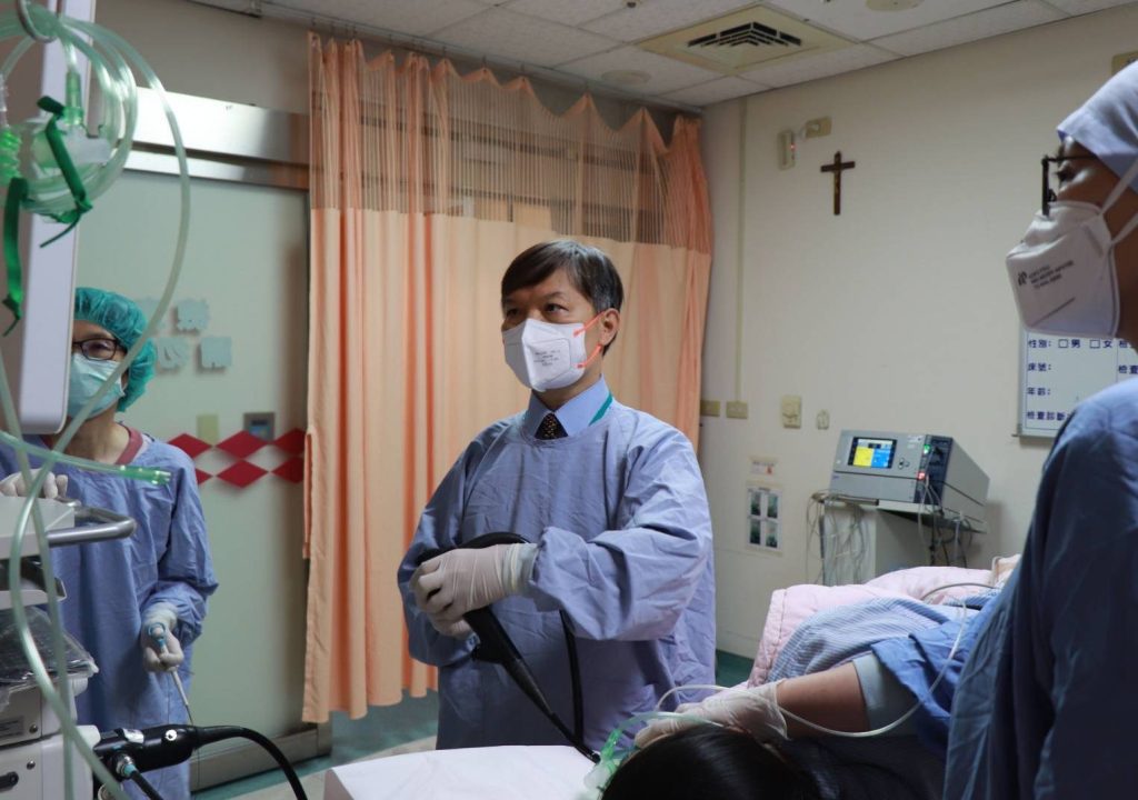 小小魚刺卡胃壁 醫師精準解危機