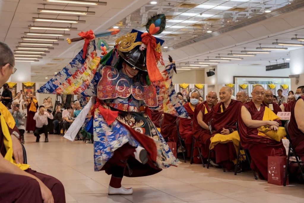 首屆台灣薩嘎達瓦「佛誕西藏宗教文化藝術節」登場　仁波切雲集齊誦祈願世界和平