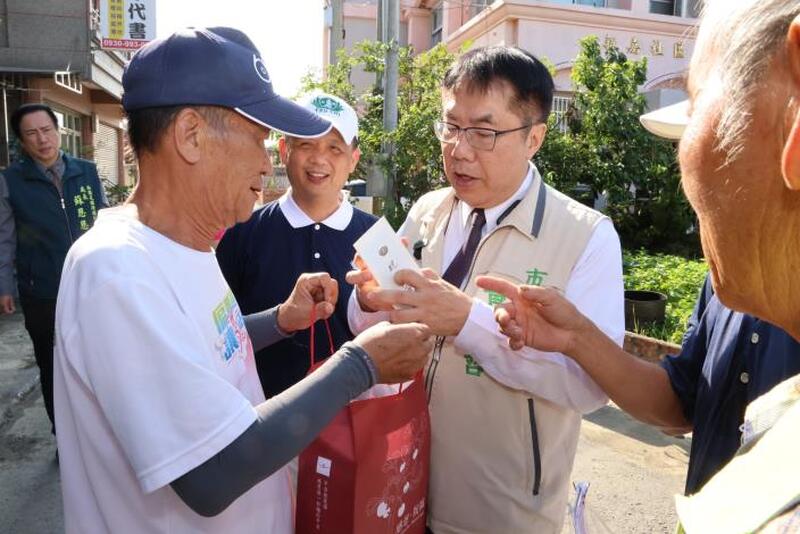 偕同慈濟志工撫慰災民 黃偉哲：全力協助民眾恢復正常生活