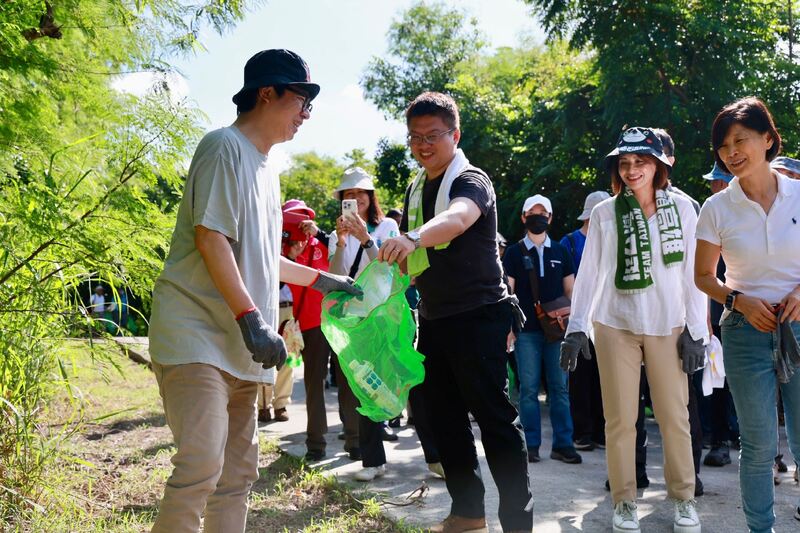 陳其邁領軍漯底山淨山 助推高雄邁向永續城市