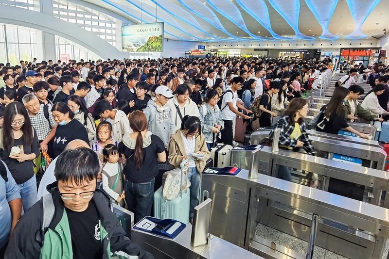 跨區域流動量突破3億人次  中國大陸國慶假期交通熱潮再現