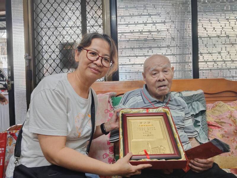 高雄市政府慶祝重陽節，祝賀百歲人瑞蔡天徒