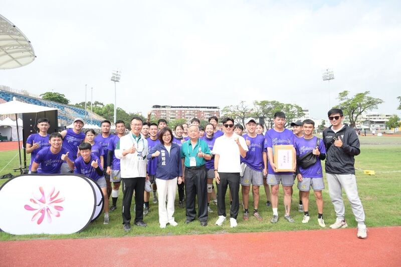 康議長赴全民運動會 為飛盤項目高雄代表隊加油打氣!