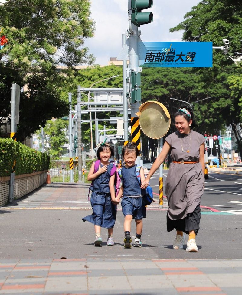 守護學童與行人通行安全 高市府邀親子網紅宣導校園周邊路口停讓