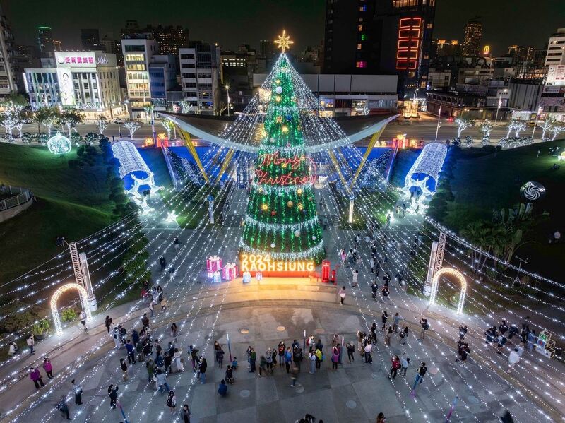 台南、高雄點亮聖誕燈 營造浪漫節慶氛圍