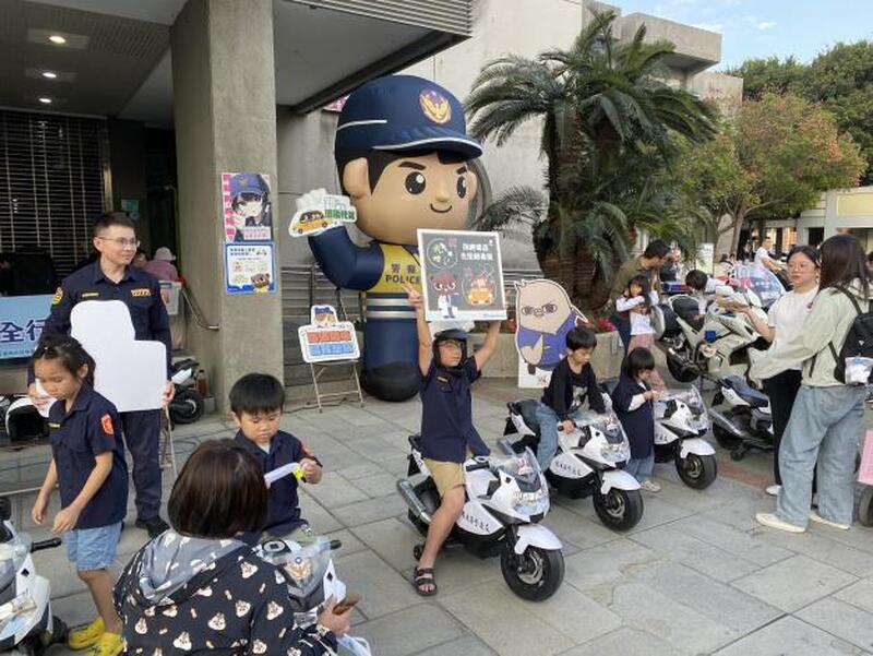 新營耶誕點燈 南警小小警察體驗 強化防詐宣導