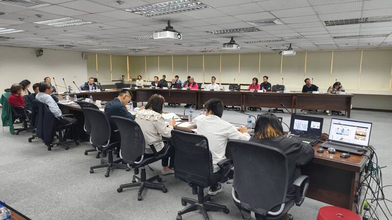 「高雄亞洲新灣區」特倉1-BCD土地業者與民代抨擊都發局「不知民間疾苦」!