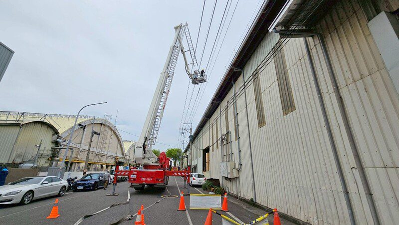 嘉市消防局政風處聯合辦理綠能太陽光電災害演練及危安宣導  強化市民防災意識