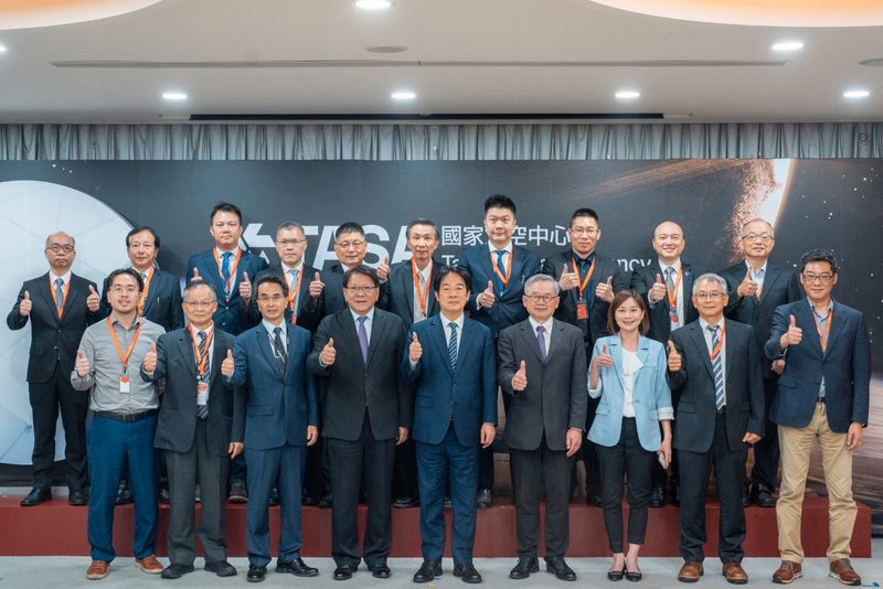 台灣首座衛星星系邁出關鍵一步！賴總統視導福衛八號整備進度