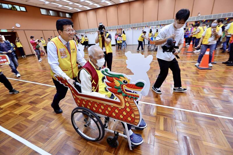 105歲朱爺爺領軍！百位銀髮長者運動會笑迎端午