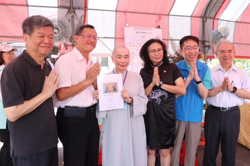 120位法師健檢同堂！苗栗淨願寺義診現場曝光 感動全場