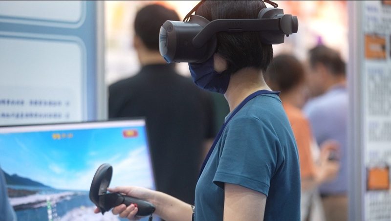 從卑南溪到名畫失竊案 VR課堂大開眼界 教師創意掀科技教學熱潮