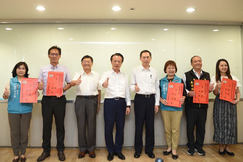 翁章梁力挺健康創新 嘉義縣衛生局榮獲政府服務獎第3名