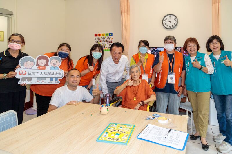 楊奶奶奇蹟摘管重展笑顏　翁章梁見證關懷改變生命力