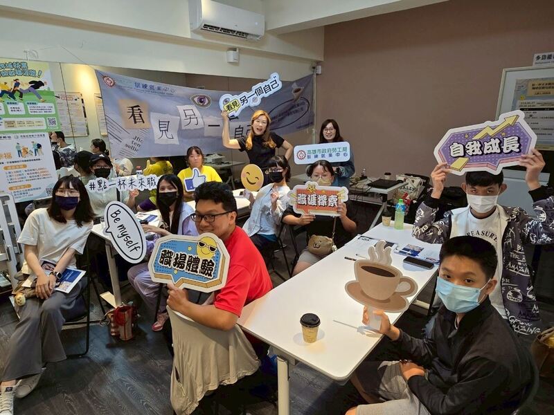 點一杯未來！高市勞工局帶青年進咖啡館 探索職涯新風味