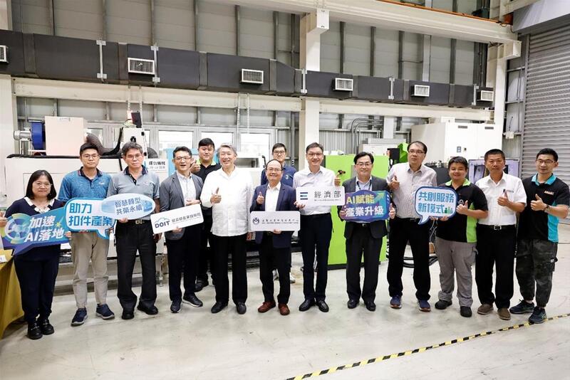 郭智輝部長視察金屬中心AI試製線　肯定AI導入傳產成果 盼厚植產業競爭力