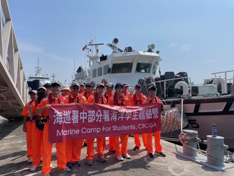 海巡中部分署舉辦「海洋學生體驗營」 學子化身神射手體驗執勤日常