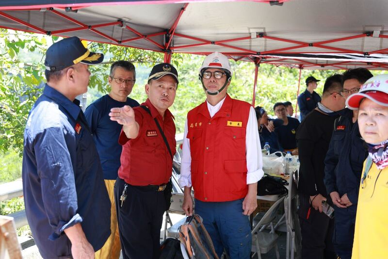 陳其邁親送整豬入山 北三里災後獲物資暖心相助
