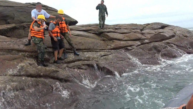 港灣新聞網 / 金門漁船北碇島擱淺　海巡署與駐軍海陸聯手救援船長平安返港