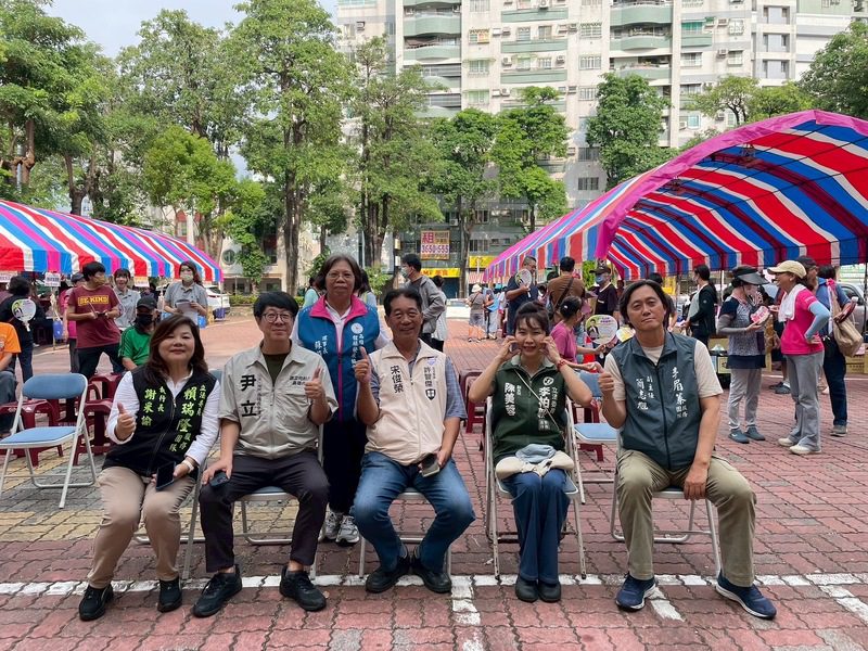 港灣新聞網 / 高雄樂齡協會攜手議員里長與善心人士　中秋送暖關懷500位弱勢族群