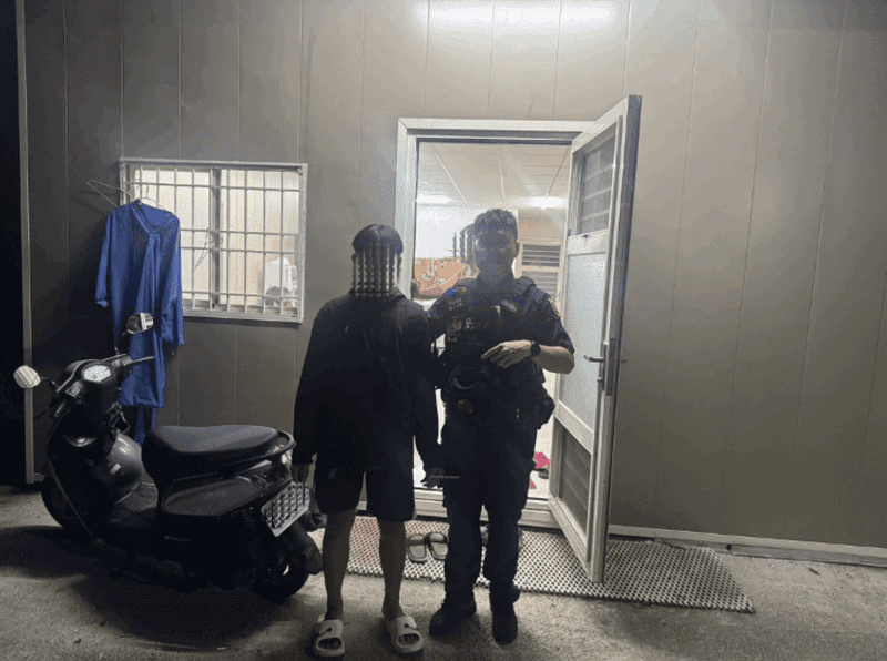 港灣新聞網 / 屏東國中生錯搭公車受困內埔　龍泉警護送返家暖心助學童