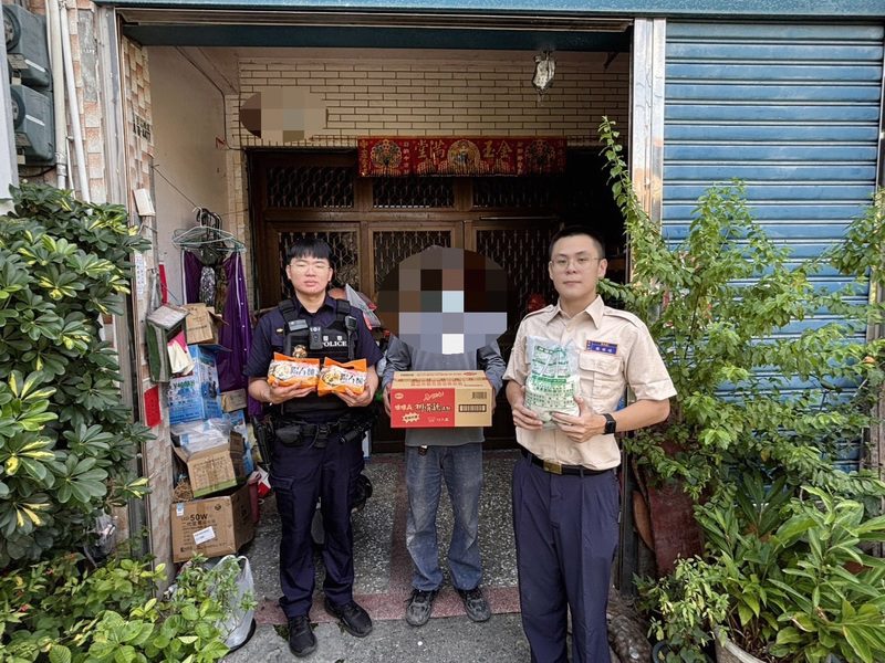 港灣新聞網 / 枋寮分局警中秋送暖 弱勢家庭與獨居長者感受社會溫情