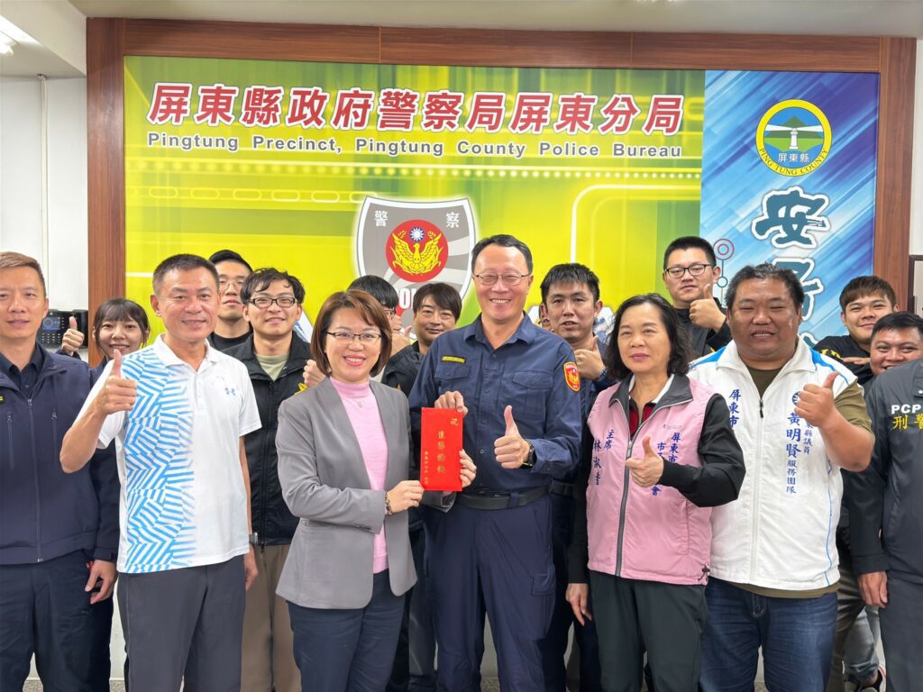 周佳琪致贈加菜金　感謝警消人員春節值勤辛勞