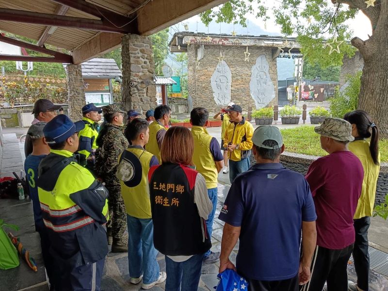 山陀兒颱風預防土石流　里警協助三地門鄉四村預防性撤村