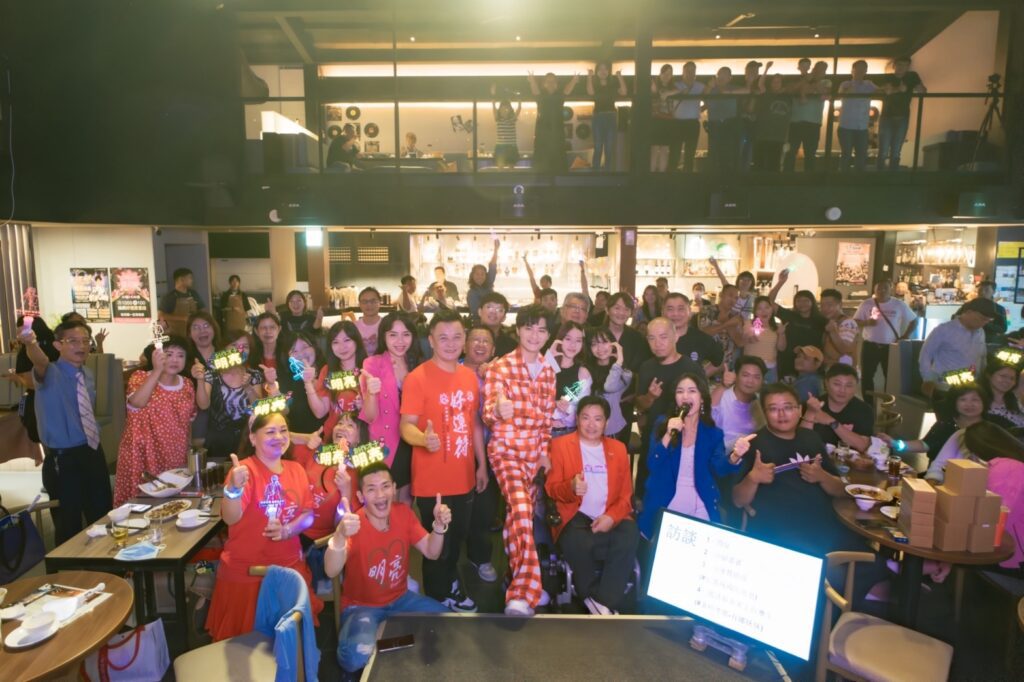 創演歌手明亮台南開唱 《超級冰冰Show》唱作俱佳驚艷安平港