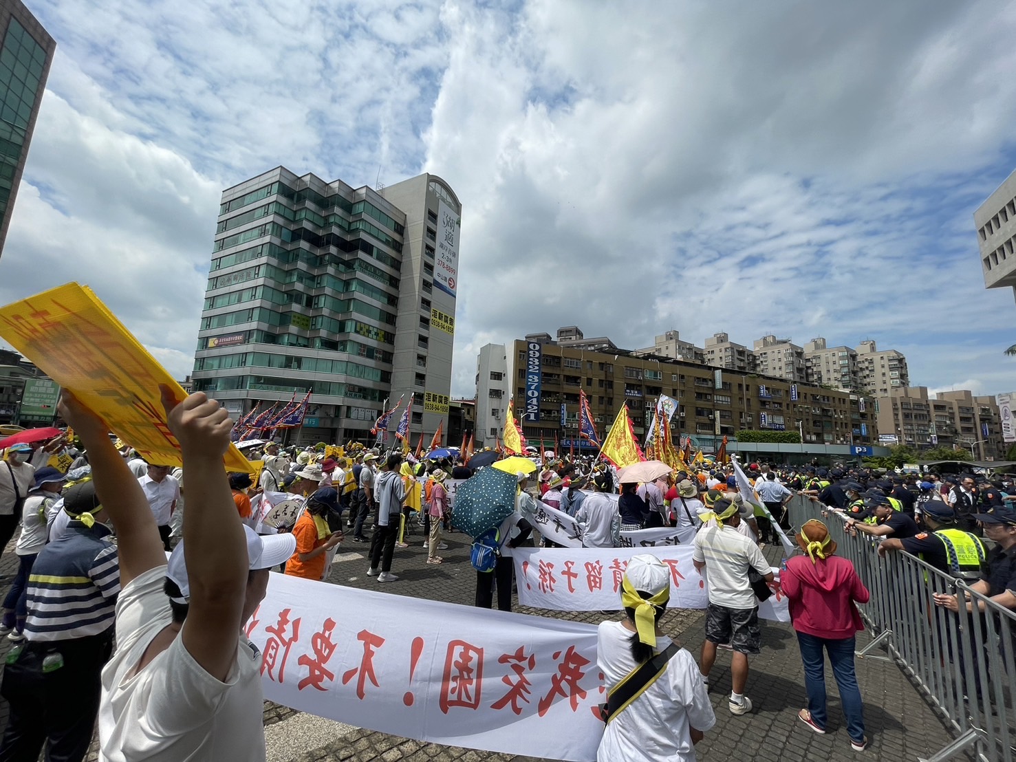 神明助威游吾和議員率桃園航空城拆遷戶陳抗補償評點過低　歷四任縣市長22年無解