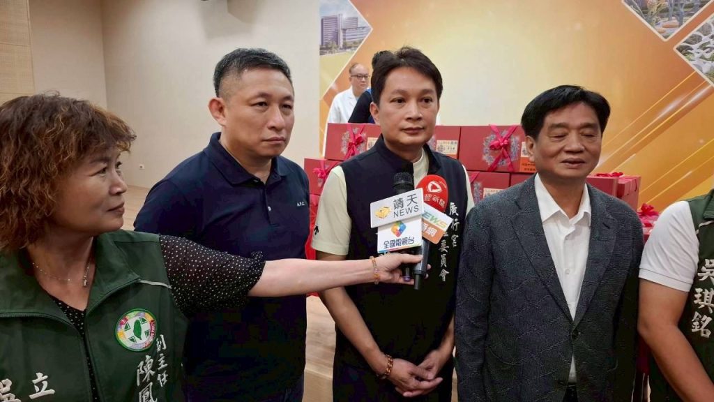 「中秋送愛到土城醫院」　三鶯義刑顧問團長黃永騰捐50萬元水果禮盒慰勞醫護
