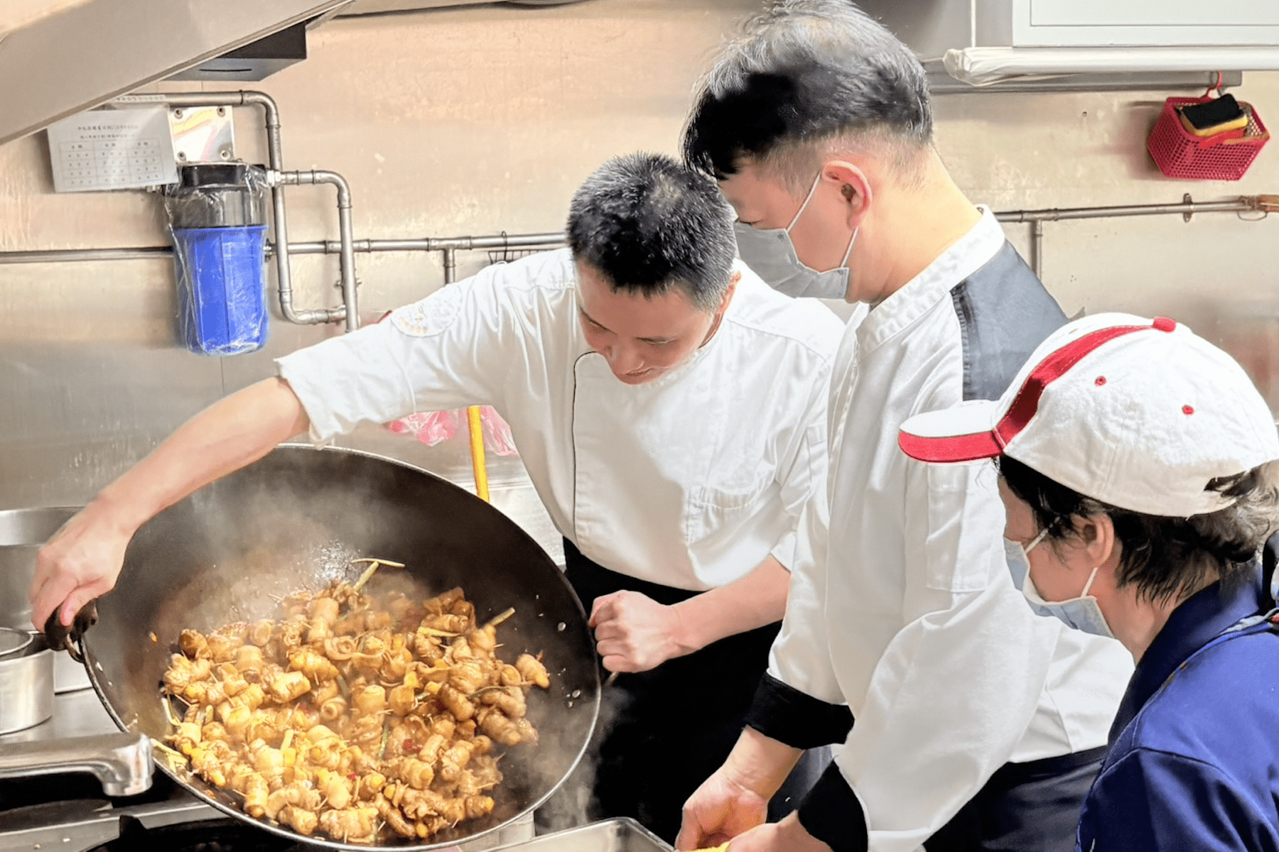 惜食變美味     雙名廚特製佳餚     陪長輩樂享音樂共餐