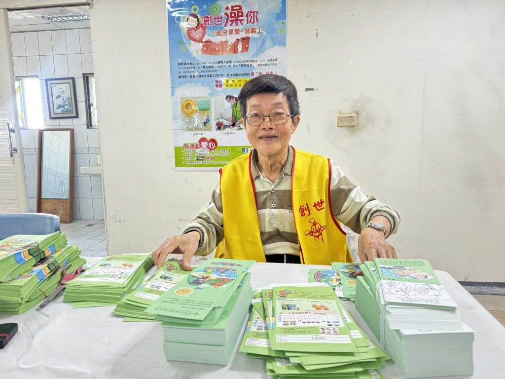 年近八旬陳誠中老師退而不休  擔任創世義工默默無悔付出