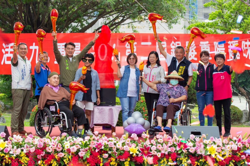 銀髮不打烊！重陽運動會樂翻天　南區老人之家長輩動起來，青春活力滿滿
