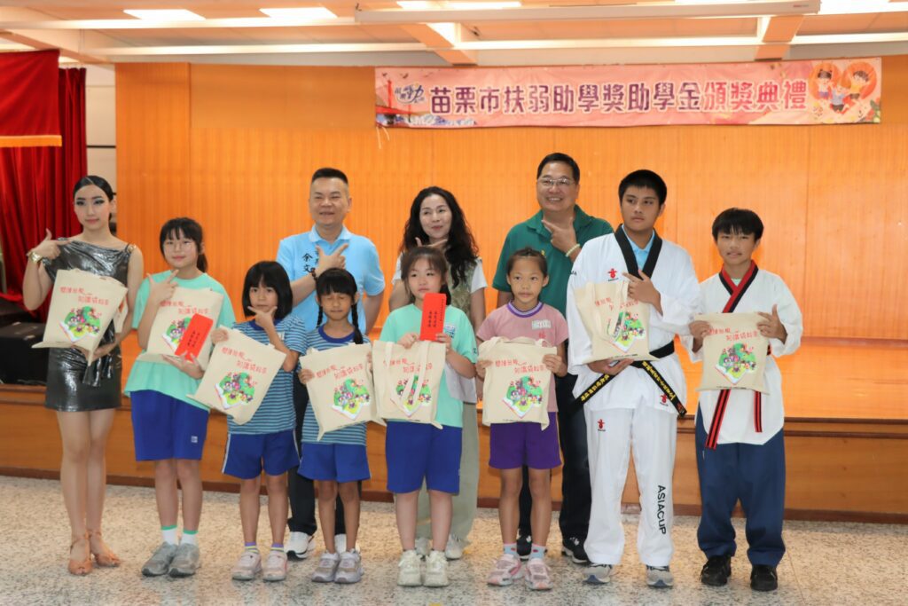 阿忠市長從善如流──苗栗市頒發扶弱助學金　104名學子獲鼓勵