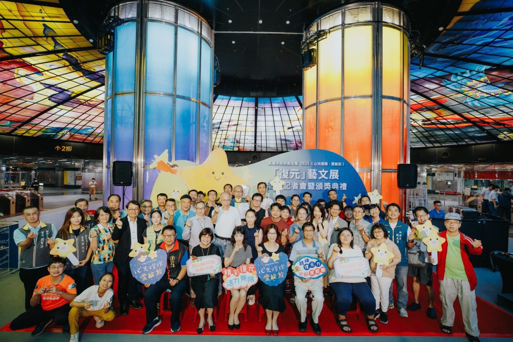 「心光熠熠，愛綻放」復元藝文展　精神康復者用創作展現復元力量