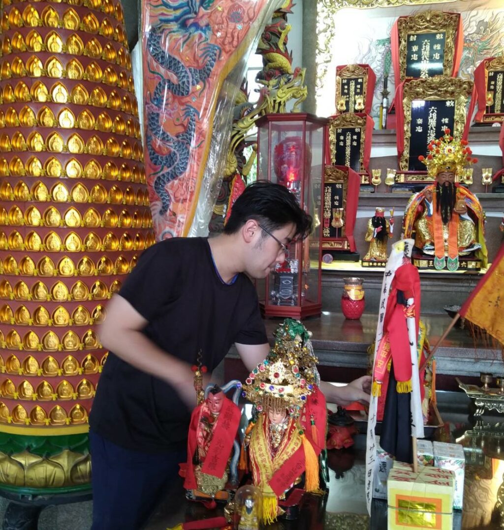 跨越三百公里的虔誠　基隆弟子陳柏宏先生，夜奔六堆赴百年神約