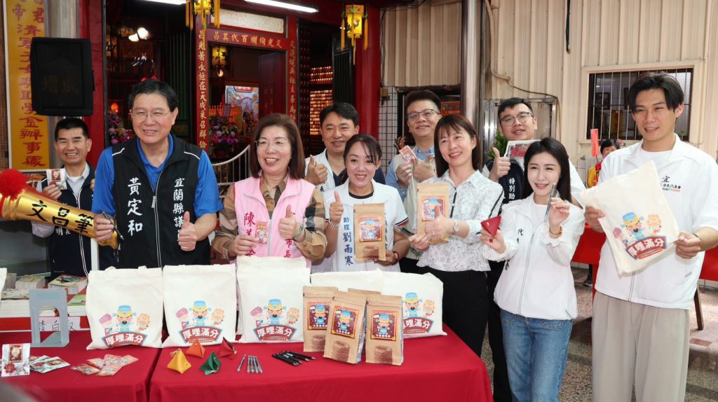 「HOLY 100 厚哩滿分」  文昌帝君加持護佑考生備考順利