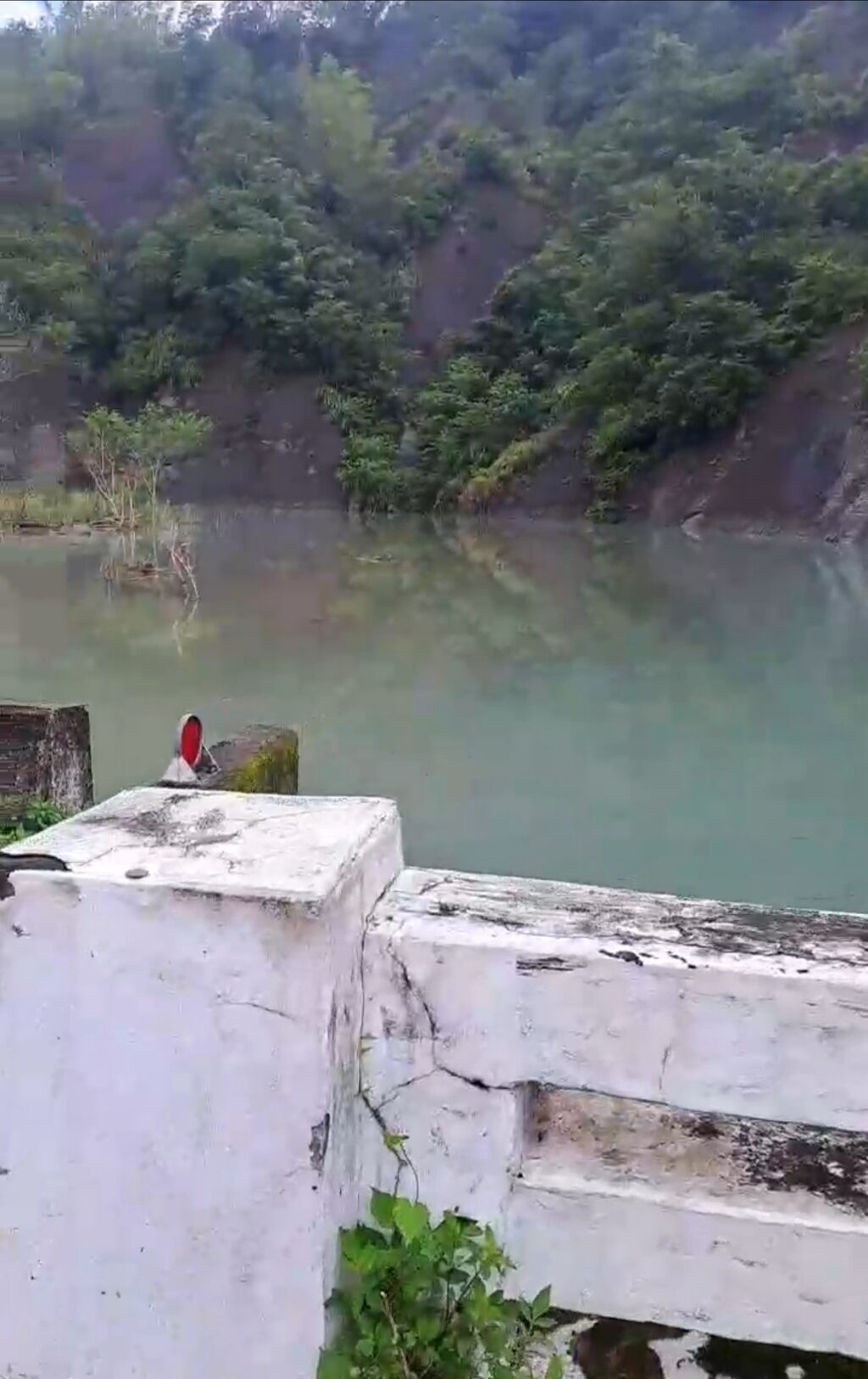 甲仙關山橋堰塞湖隱憂　邱議瑩要求林業署、水保署加速搶通 確保東安里與關山里安全