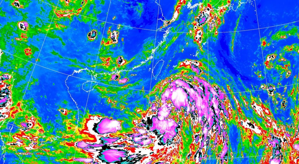 影音/輕度颱風薇帕生成 可能從巴士海峽通過