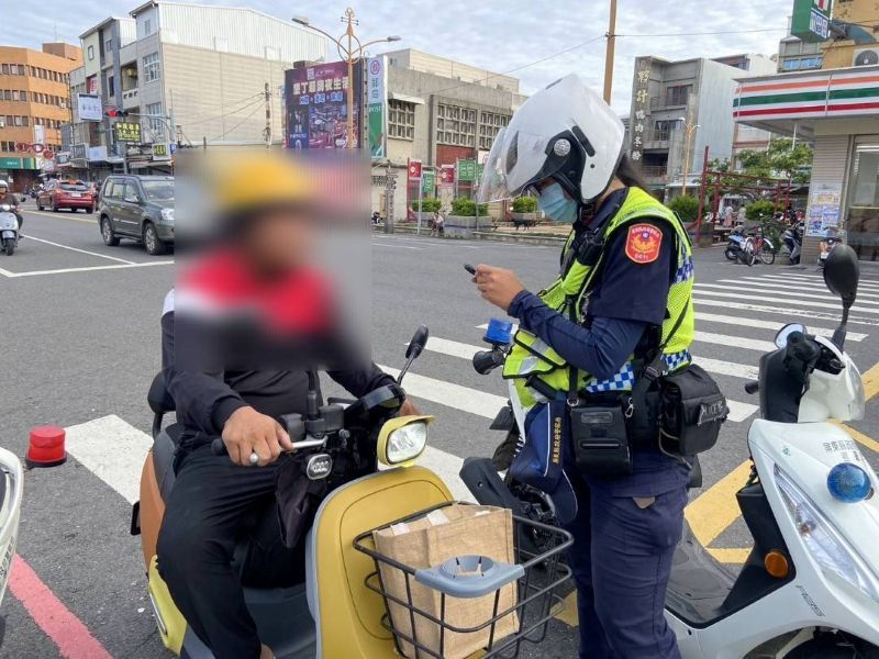 恆警實施取締無照駕駛違規專案　呼籲駕駛遵守規定上路