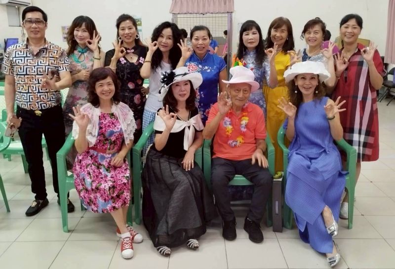 高雄榮家八月慶生茶會　百歲人瑞喜獲保安慈善會祝福