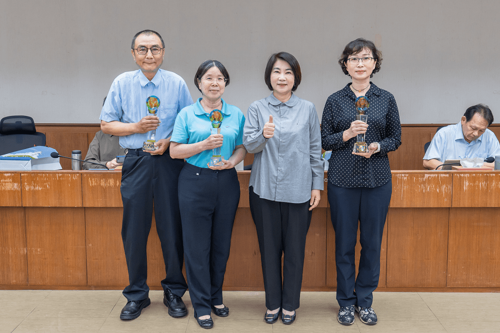 公教員工肯定服務熱忱　屏縣府表揚志願服務績優員
