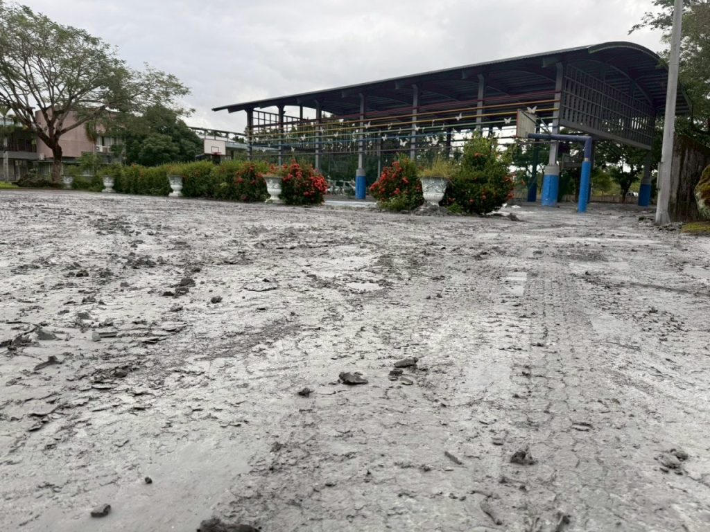 萬榮國中風災泥沙堆積　花蓮縣府迅速處理恢復校園環境