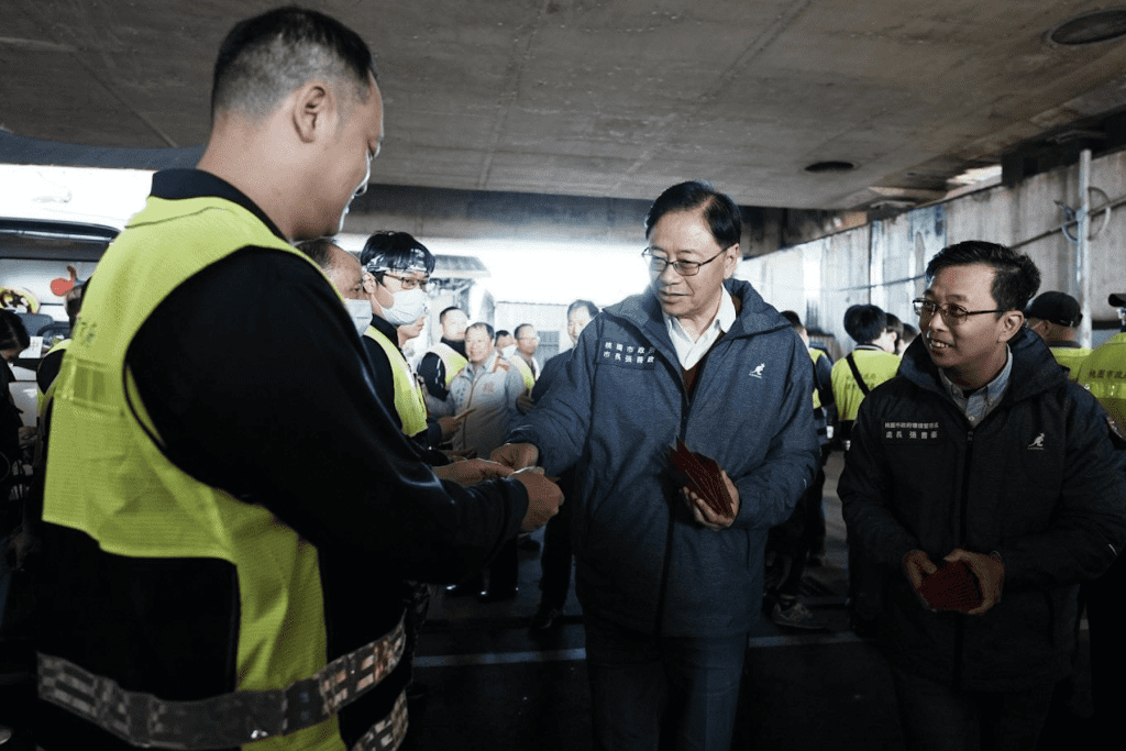 守護市容第一線     桃園清潔隊開工     張善政發慰問金打氣