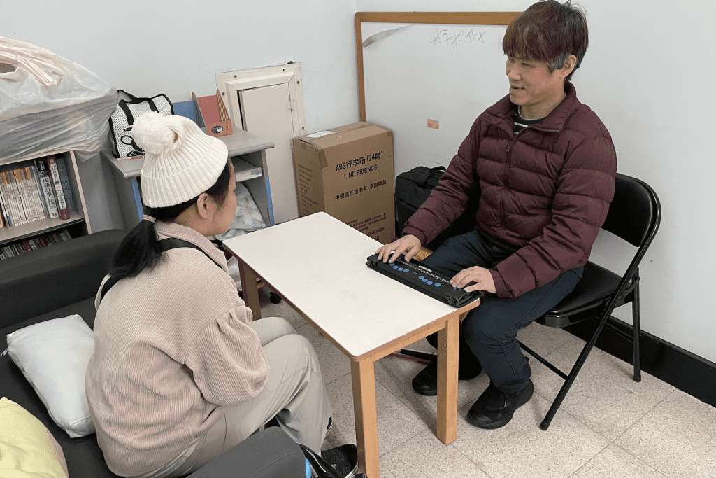 走出視茫茫的世界     新北樂明中心助視障者找回自信     提供社會支持與生活重建服務
