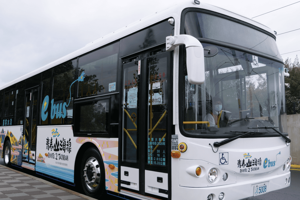 新北市議會三讀通過「氣候變遷因應行動自治條例」     階段減碳目標提前達成     加速擘劃2050淨零藍圖