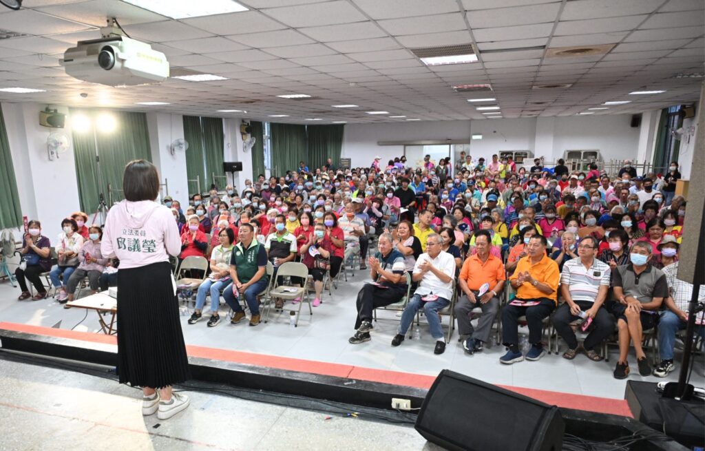 高雄市長初選參選人邱議瑩前進大樹區綠營議員大團結　全數力挺邱議瑩初選勝出