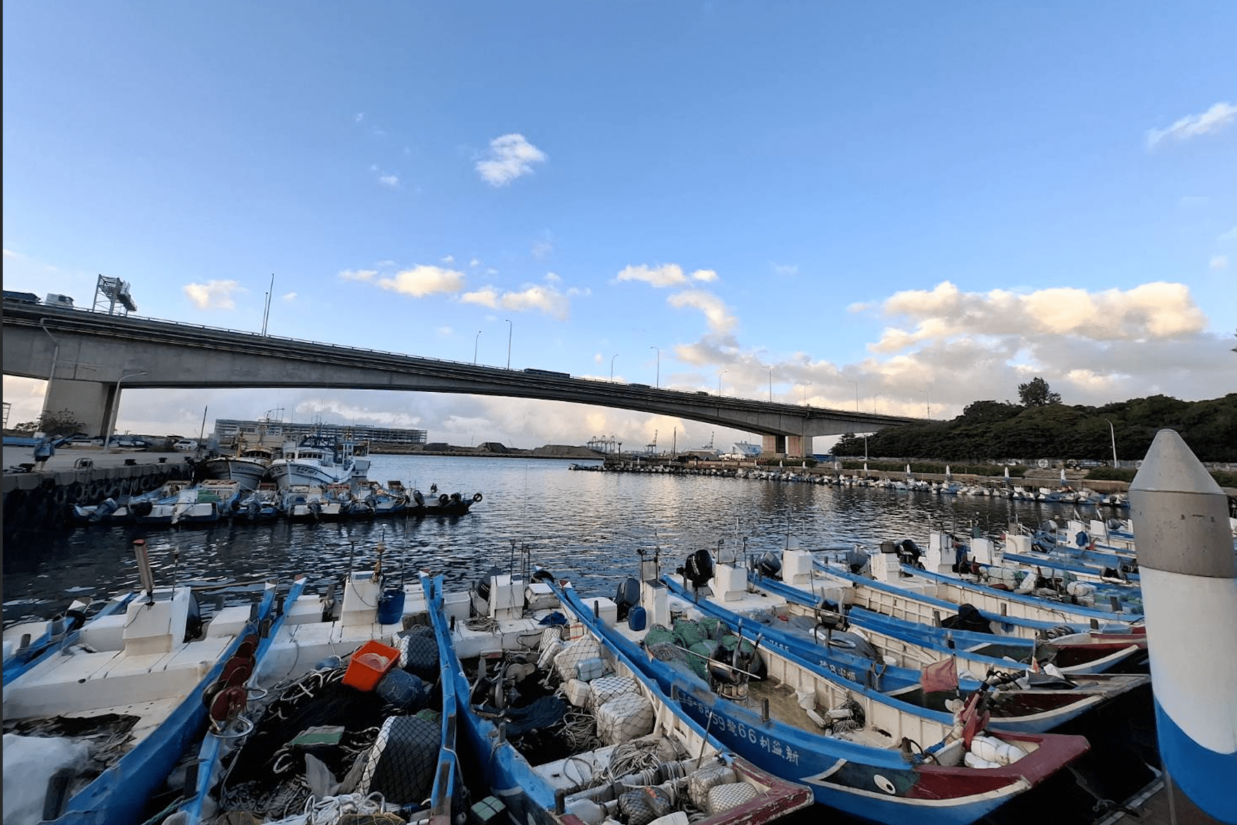 八里秘境單車行     秋日夕陽美景搭配海味饗宴