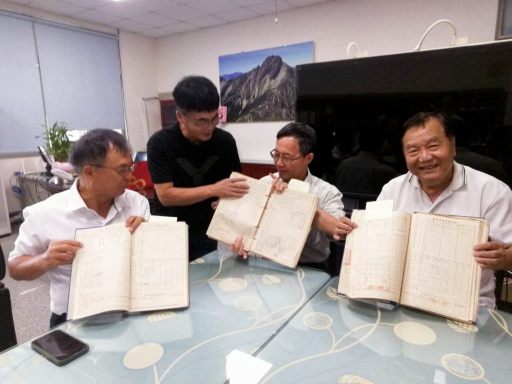 推廣閱讀表達喜見半世紀前學籍簿　留法博士兒時竟被評為貪玩不用功